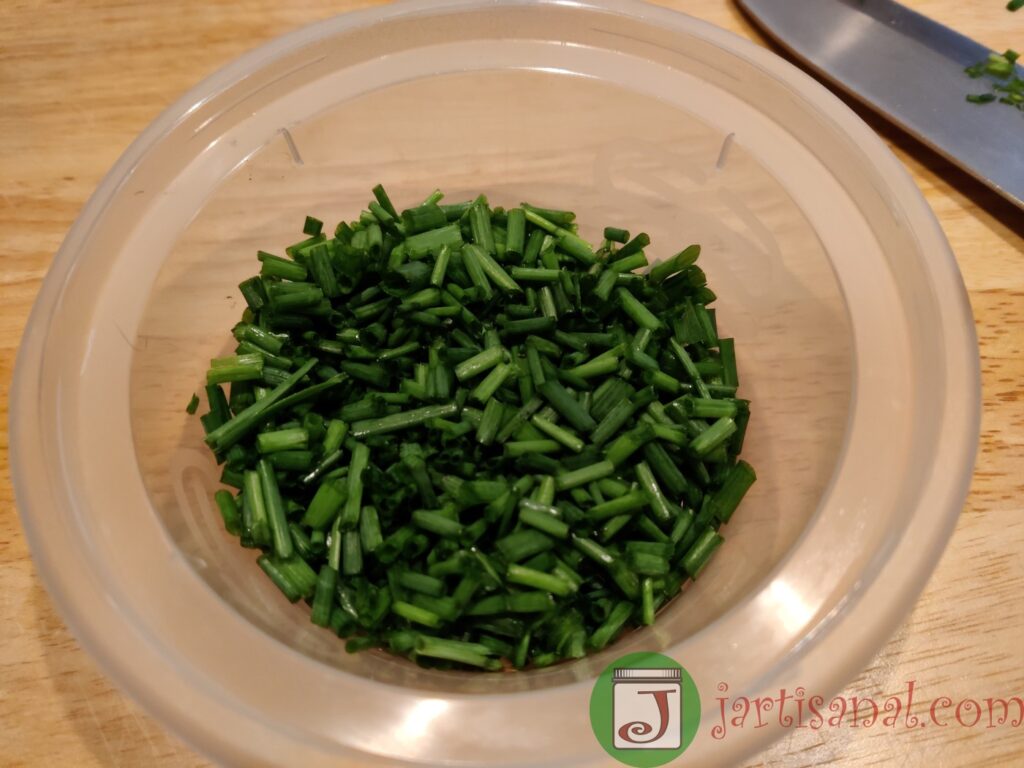 how to freeze chives