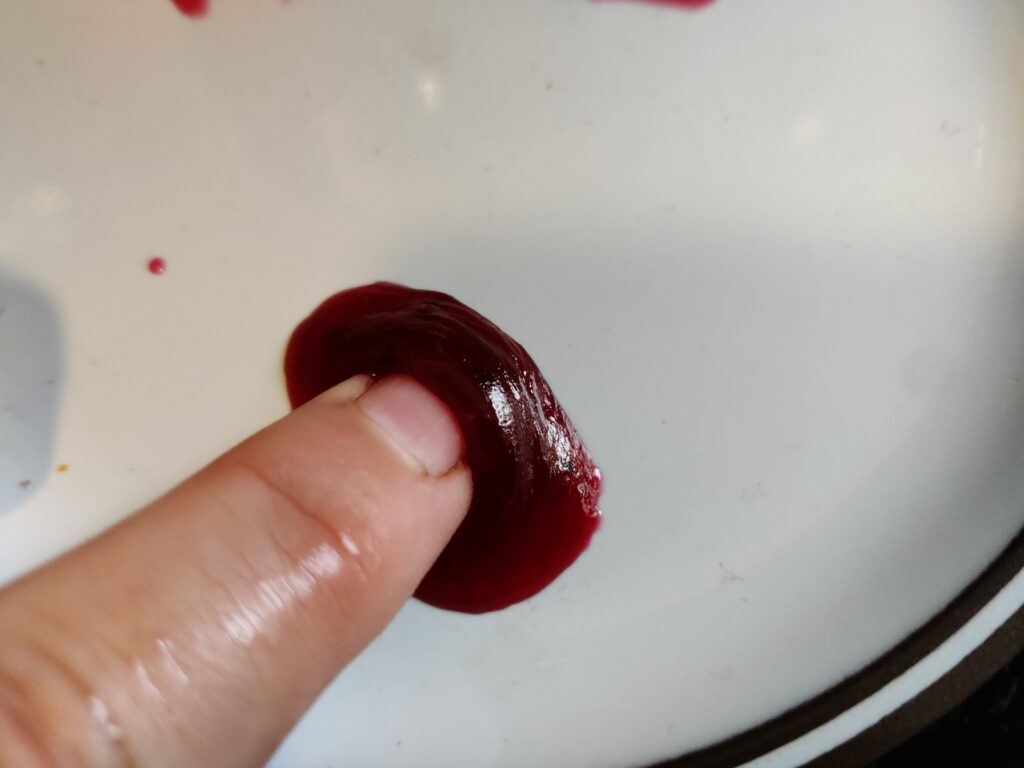 damson jam set test with cold saucer